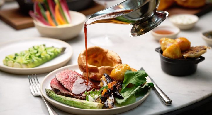 Queen Elizabeth II’s Favorite Foods Revealed – You Won’t Believe How Much She Loved Sunday Roast!